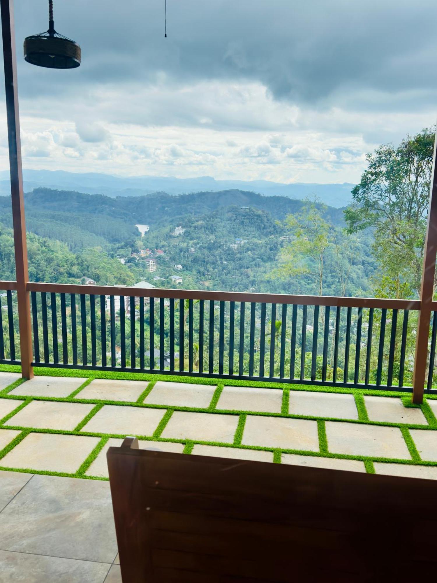 Misty Wonders Hotel Munnar Bagian luar foto