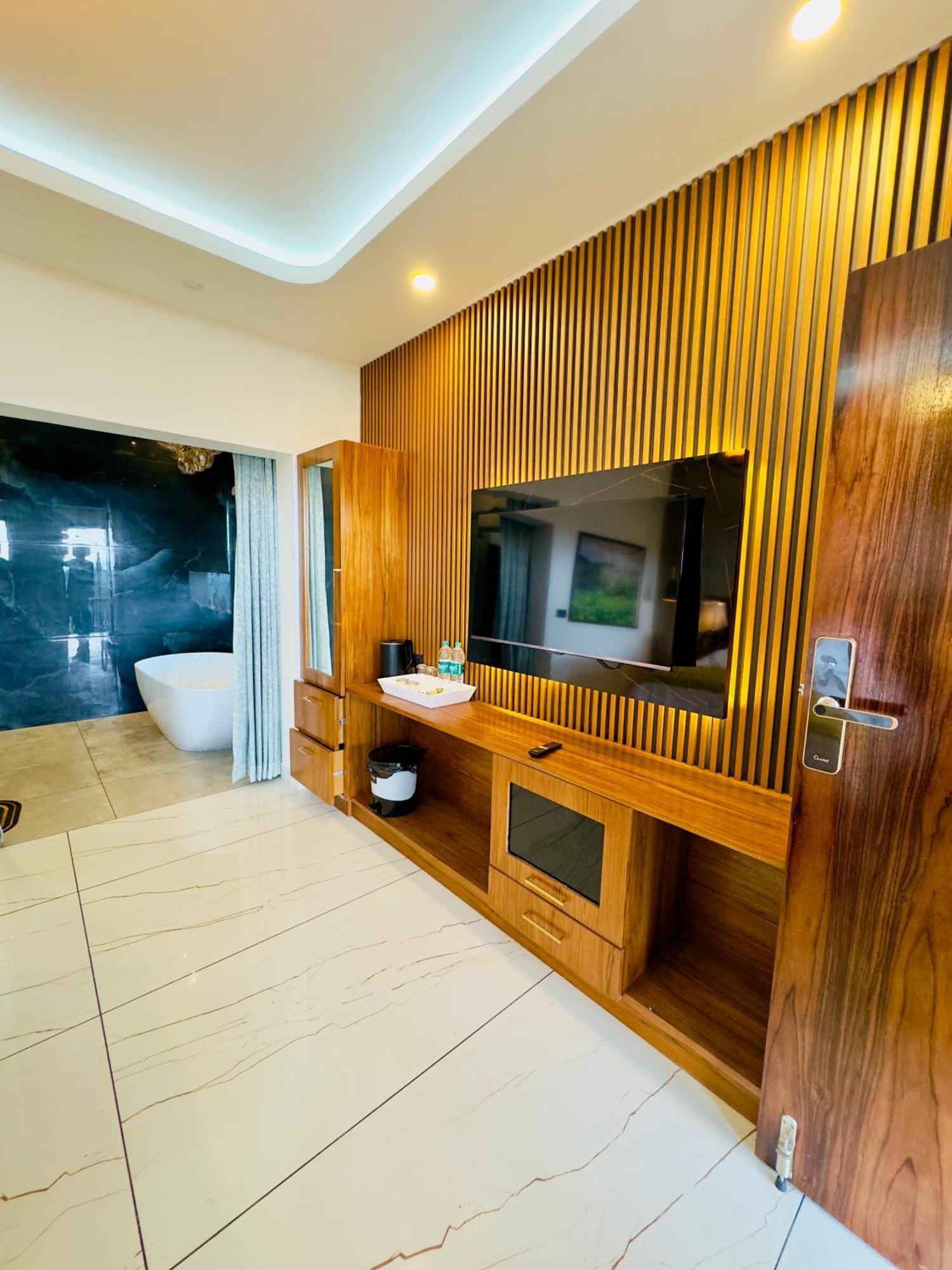Misty Wonders Hotel Munnar Bagian luar foto
