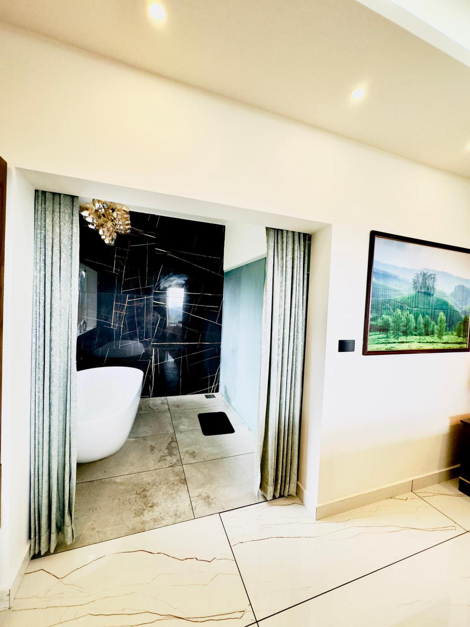 Misty Wonders Hotel Munnar Bagian luar foto